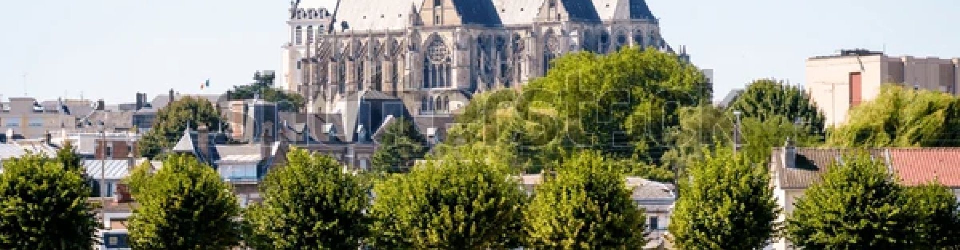 Saint Quentin Les Marais night skyline