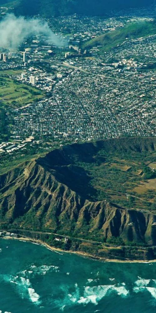 Driving in Honolulu, HI, US