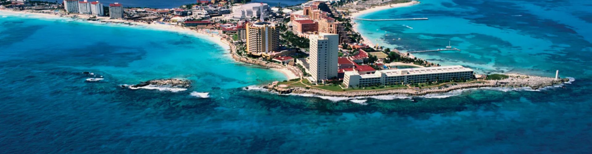 Cancún road signs and traffic markings