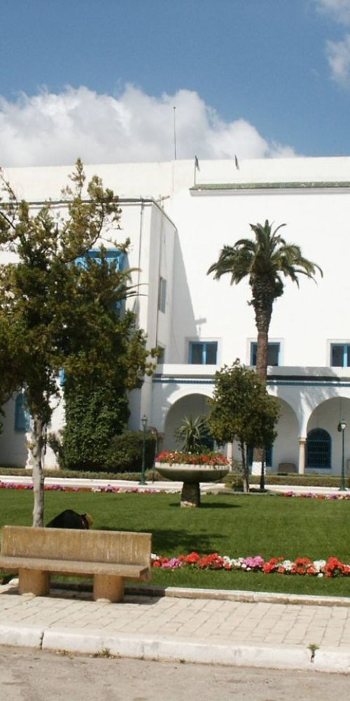 Local Driving in Le Bardo, TN