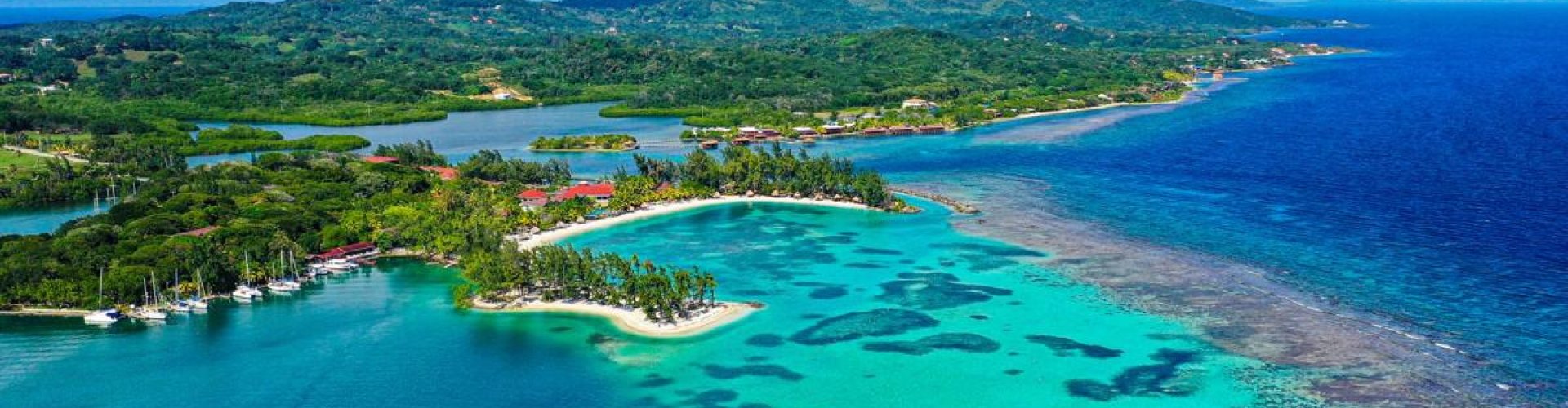 Roatán night skyline