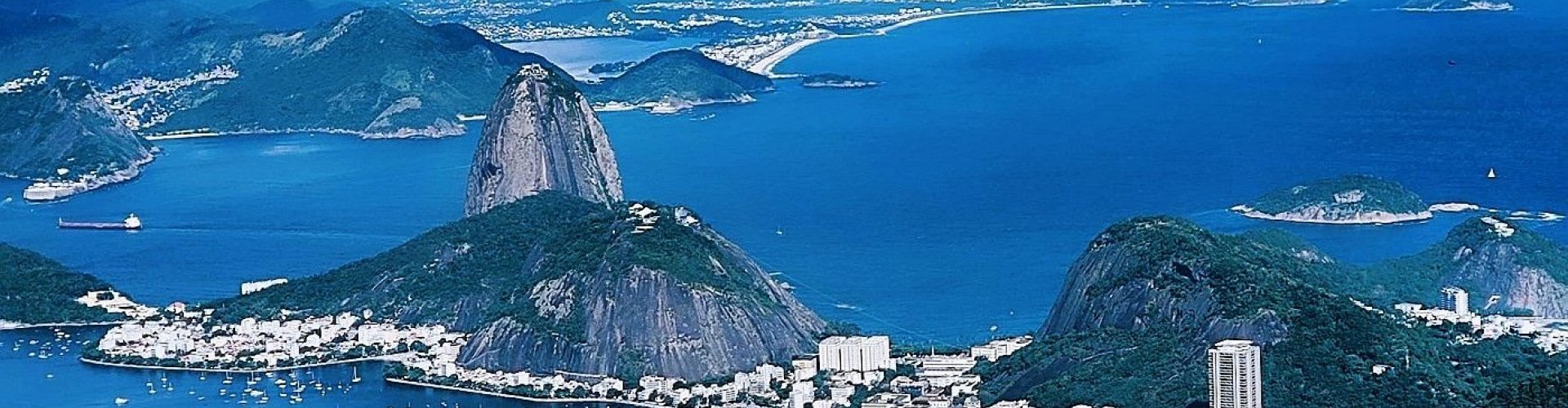 Road signage and traffic in Rio de Janeiro